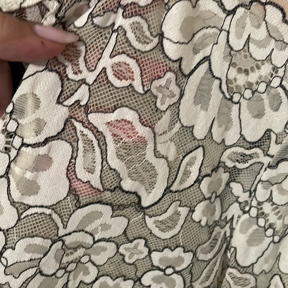 Babaton lace shirt with black trim. - Picture 3 of 8